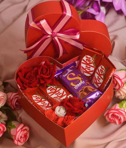 P21 :Sweetest Love Silk Bubbly & KitKat Heart Gift Box